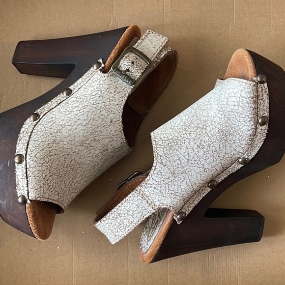 Sbicca Shoes - Beautiful Sbicca Vintage line clog heels.  Love love love the vintage vibe. Sz 7